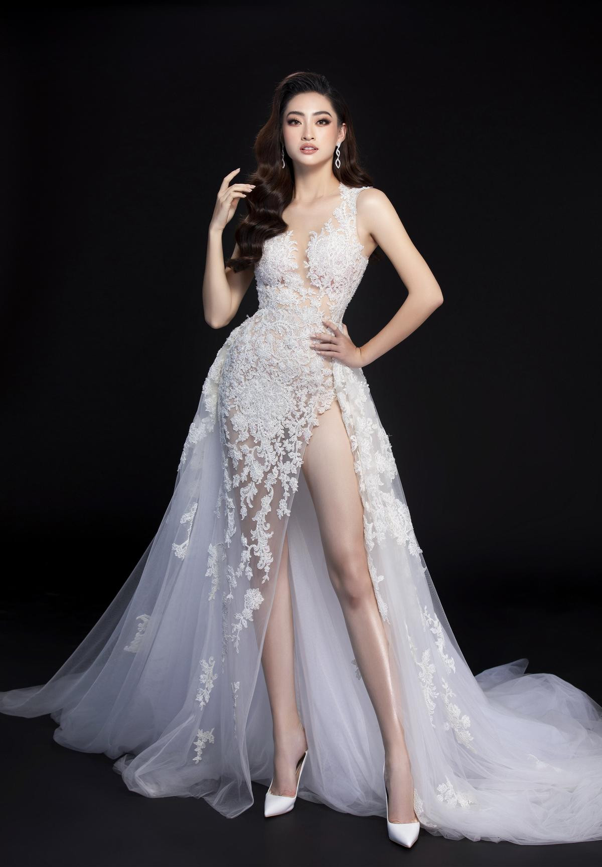 NTK: Đầm dạ hội CK Miss World sẽ giúp Lương Thùy Linh rực sáng, khoe trọn đôi chân cực phẩm! Ảnh 9