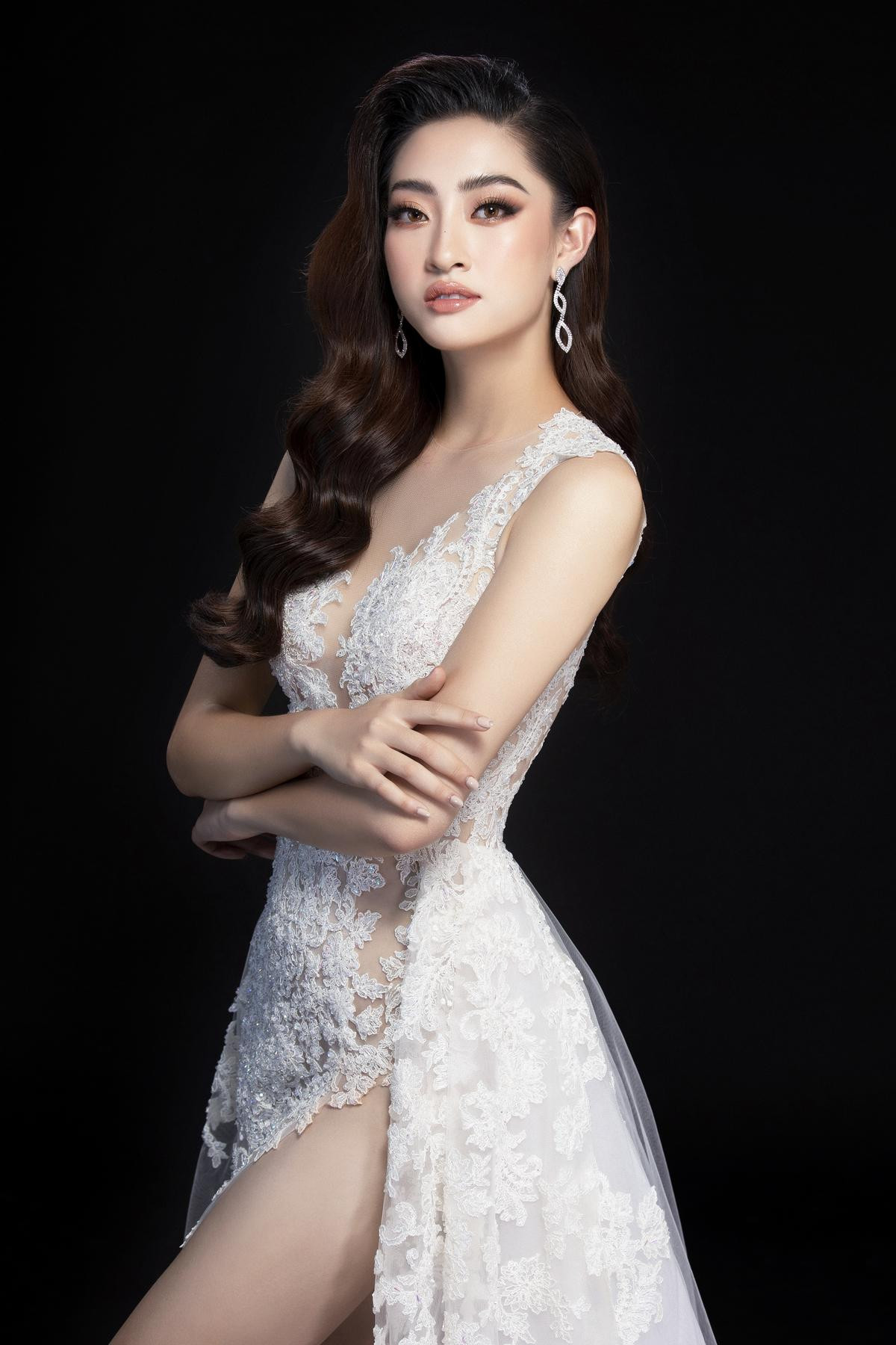 NTK: Đầm dạ hội CK Miss World sẽ giúp Lương Thùy Linh rực sáng, khoe trọn đôi chân cực phẩm! Ảnh 4