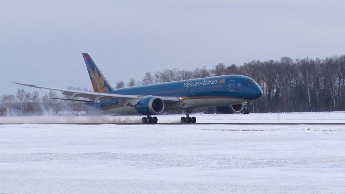 Vietnam Airlines hạ cánh khẩn cấp tại Ấn Độ để cấp cứu cho hành khách bị đau bụng nghi do viêm bàng quang Ảnh 1