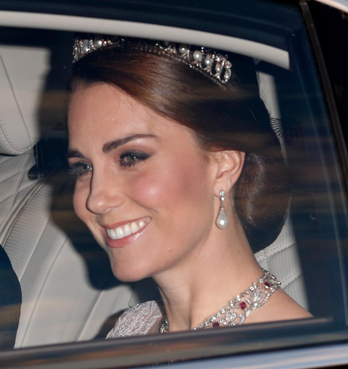 Dù cách trở âm - dương nhưng Kate Middleton vẫn chứng minh tình mẹ chồng nàng dâu bền chặt Ảnh 5