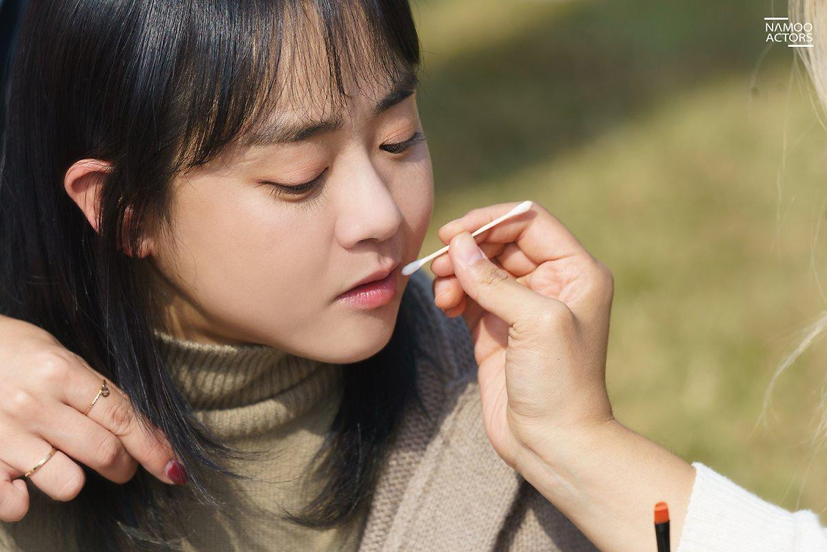 Đóng 2 vai trong 1 bộ phim, 'em gái quốc dân' Moon Geun Young đẹp như hoa ở tuổi 32 Ảnh 25