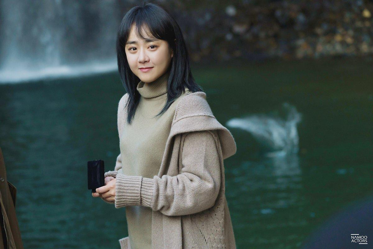 Đóng 2 vai trong 1 bộ phim, 'em gái quốc dân' Moon Geun Young đẹp như hoa ở tuổi 32 Ảnh 35