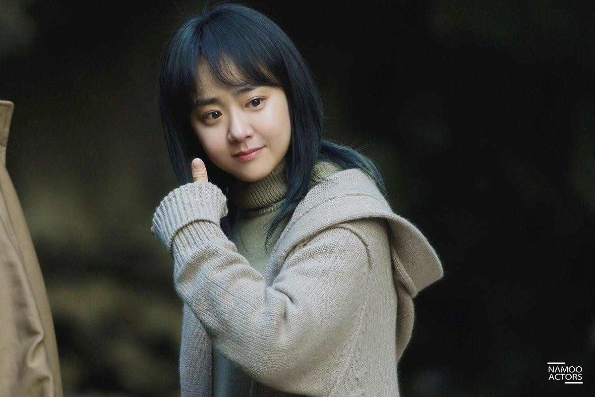 Đóng 2 vai trong 1 bộ phim, 'em gái quốc dân' Moon Geun Young đẹp như hoa ở tuổi 32 Ảnh 36