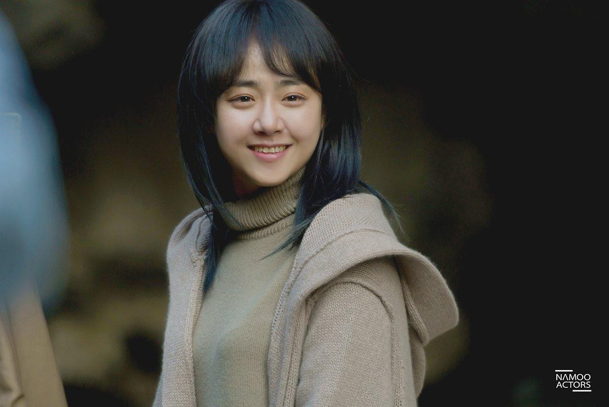 Đóng 2 vai trong 1 bộ phim, 'em gái quốc dân' Moon Geun Young đẹp như hoa ở tuổi 32 Ảnh 37