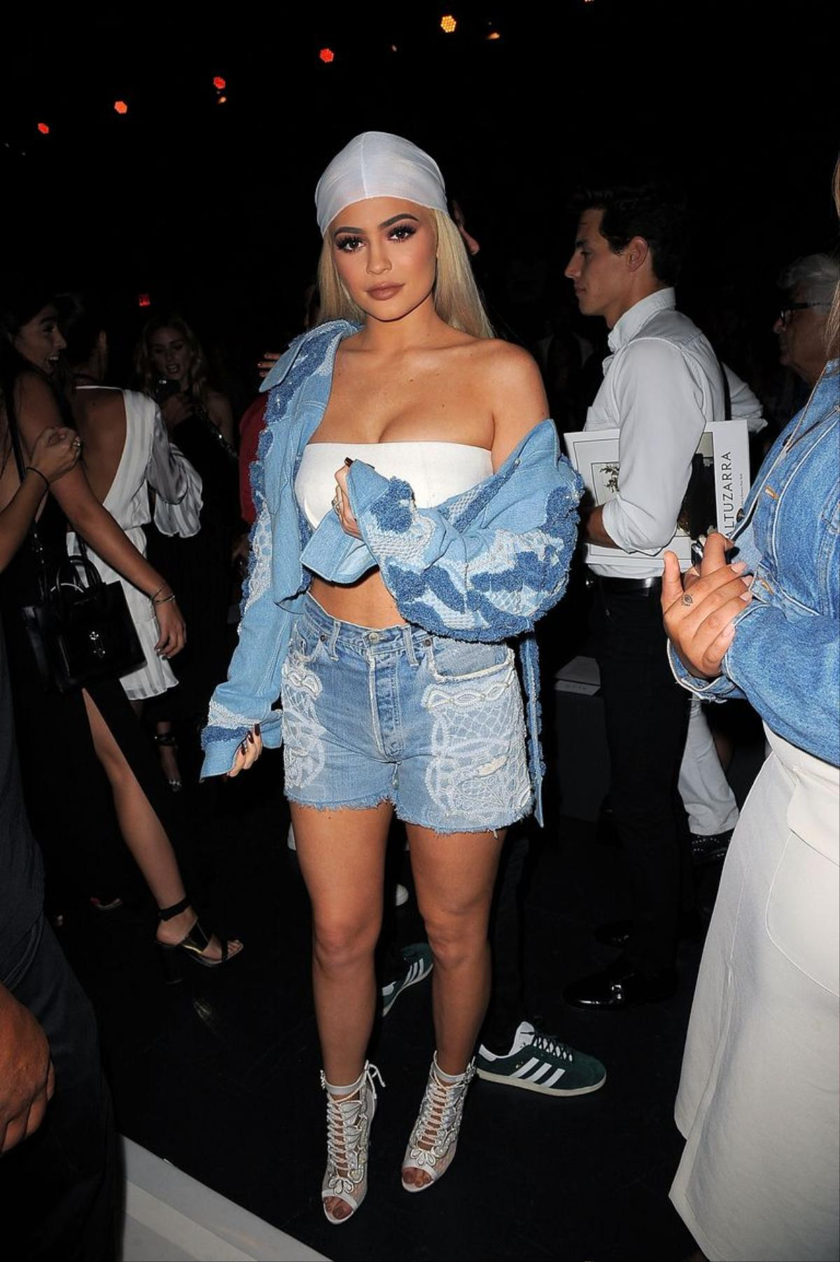 Kylie Jenner và hành trình từ cô nhóc còi cọc thành mĩ nhân nóng bỏng nhất nhà Kardashian Ảnh 27