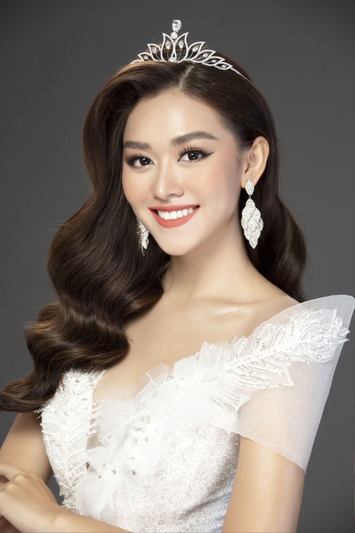 Sau kỳ tích, Hoàng Thùy - Lương Thùy Linh gia nhập đường đua Miss Grand Slam và Timeless Beauty 2019 Ảnh 9