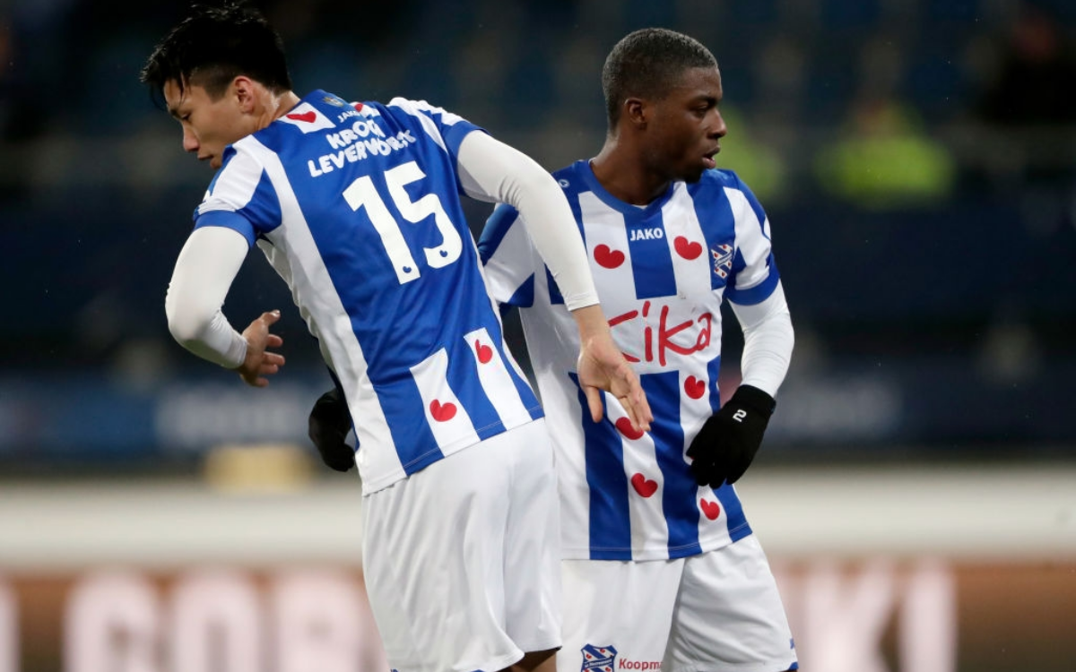 CĐV Heerenveen: 'Văn Hậu thi đấu rất tự tin, nhưng không nên đá rát quá' Ảnh 1