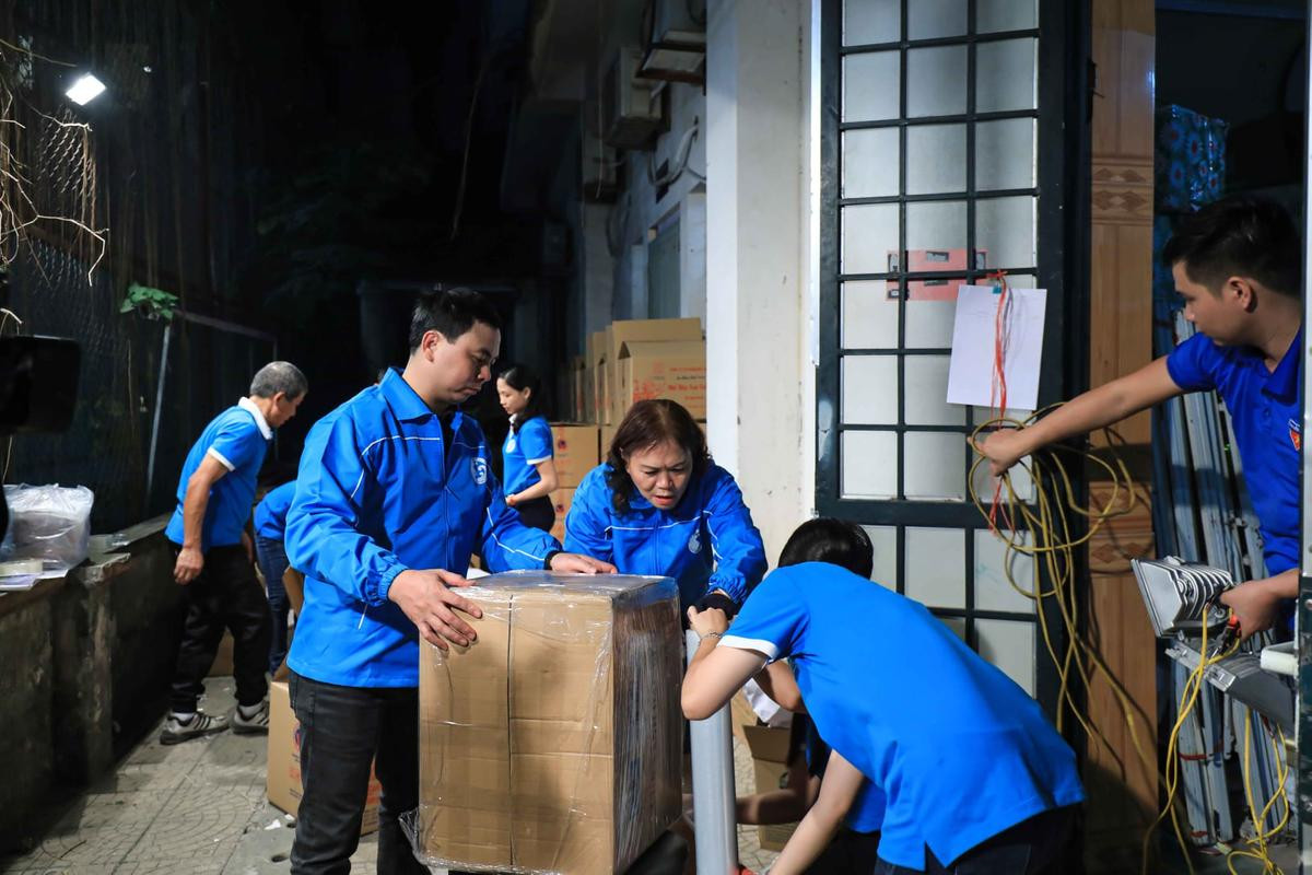 Hàng trăm cây quất, hàng nghìn quả bưởi… ‘cưỡi sóng’ mang Tết ra biển đảo Ảnh 3