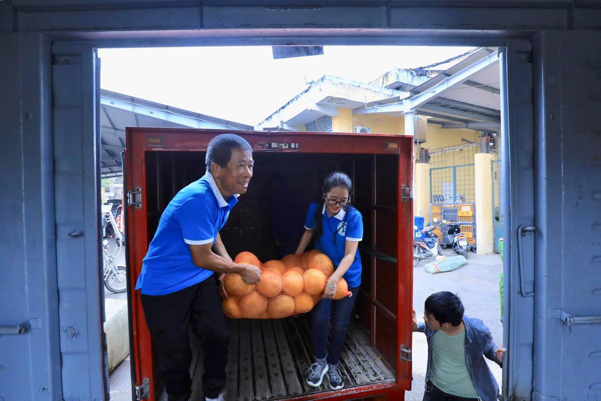 Hàng trăm cây quất, hàng nghìn quả bưởi… ‘cưỡi sóng’ mang Tết ra biển đảo Ảnh 13