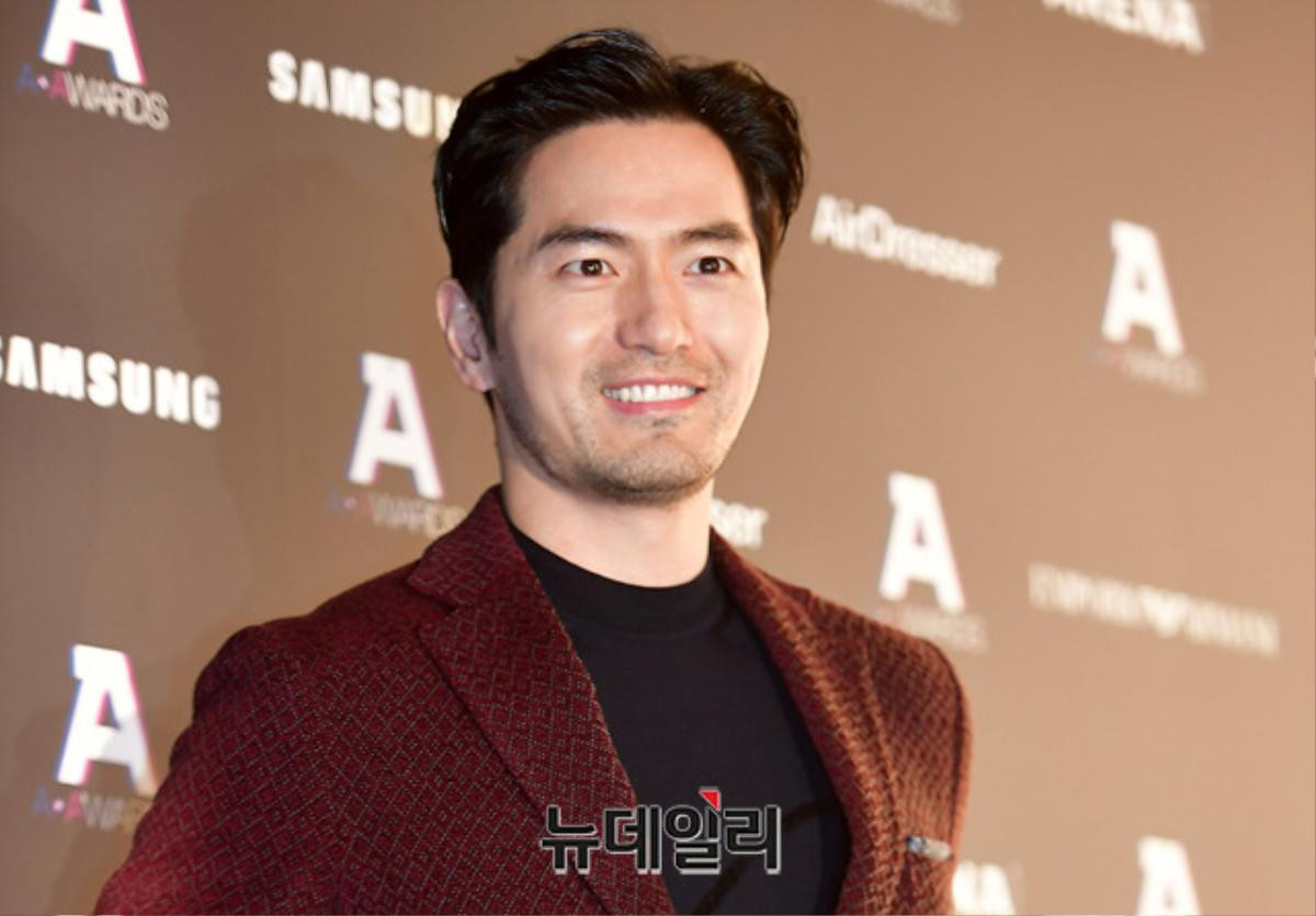 Lee Jin Wook, Song Kang, Lee Do Hyun đóng phim của đạo diễn 'Hậu duệ mặt trời' và 'Goblin' Ảnh 1