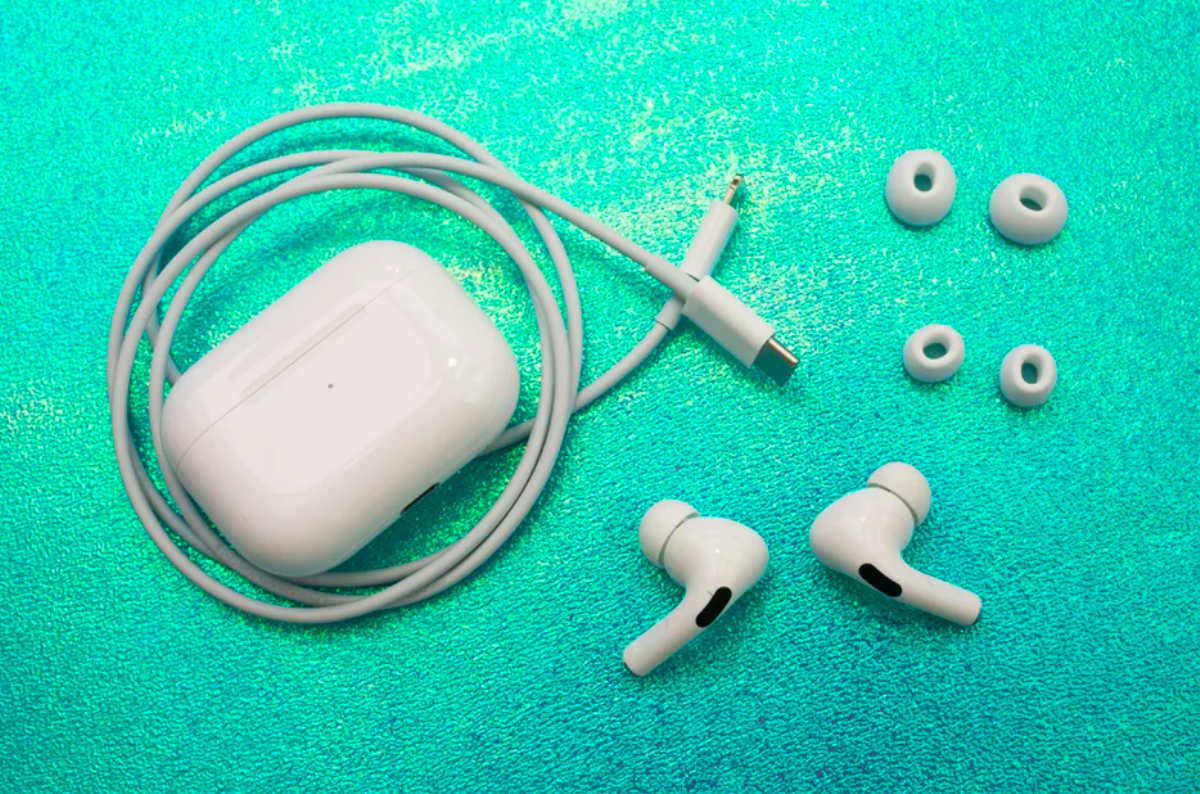 AirPods Pro đắt đỏ nhưng vẫn cháy hàng dịp mua sắm cuối năm Ảnh 1