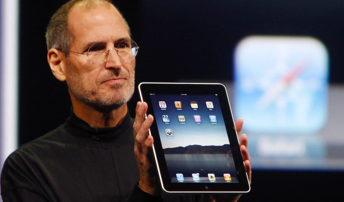 Lí do ‘ngã ngửa’ cho sự ra đời của iPad: Steve Jobs muốn đọc được email trong toilet Ảnh 1