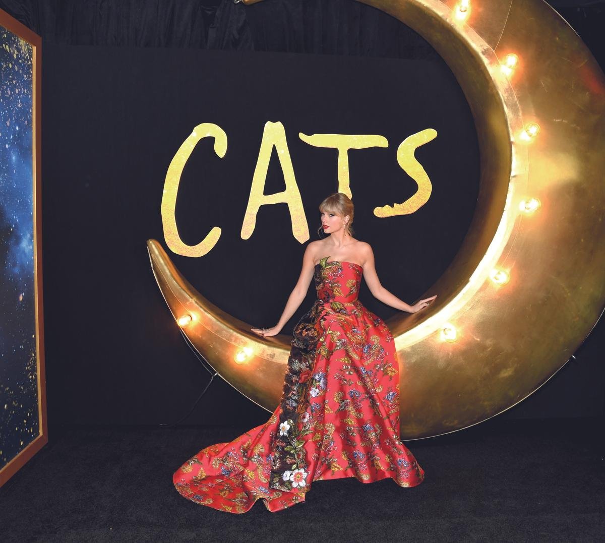 Taylor Swift diện đầm đỏ đẹp tựa nữ thần trên thảm đỏ ra mắt phim 'Cats' Ảnh 3