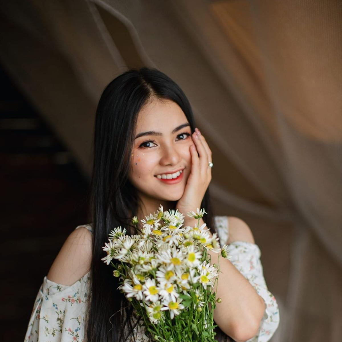 Từng bị bạn bè chê bai cân nặng, Bích Thảo xuất sắc vào top 20 cuộc thi Miss University NHG 2020 ĐH Gia Định Ảnh 1