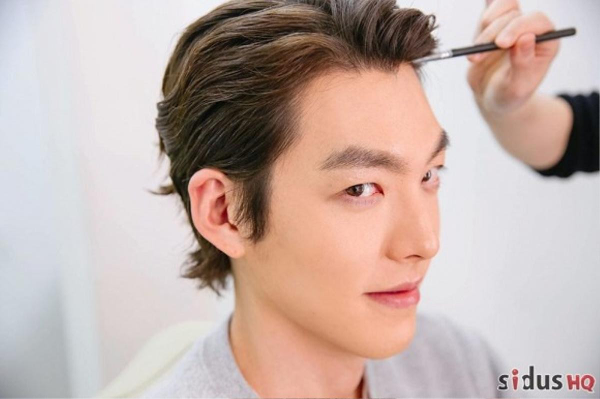 Loạt ảnh hậu trường đốn tin fan của Kim Woo Bin: Nhan sắc đỉnh cao, thần thái 'chết người' Ảnh 1