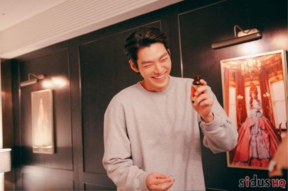 Loạt ảnh hậu trường đốn tin fan của Kim Woo Bin: Nhan sắc đỉnh cao, thần thái 'chết người' Ảnh 3