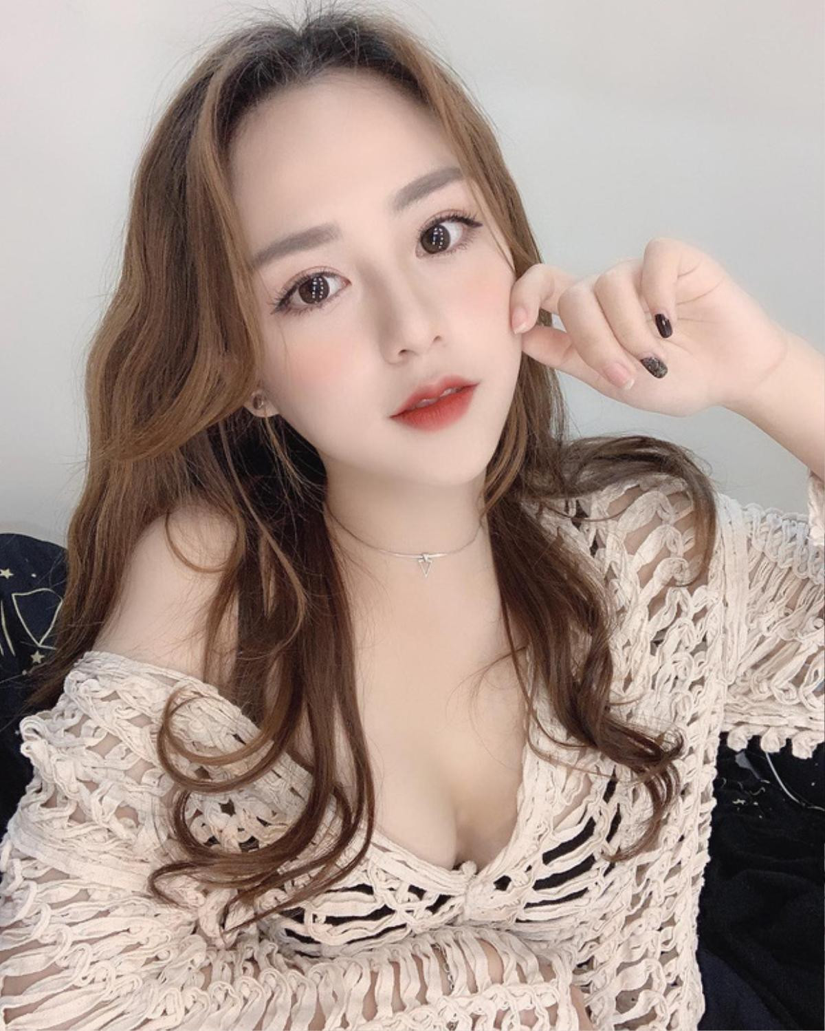 Hotgirl Việt xuất hiện trên báo nước ngoài năm 2019: Người được khen body 'cực phẩm', người thu nhập 'sương sương' 70 triệu đồng/tháng Ảnh 14