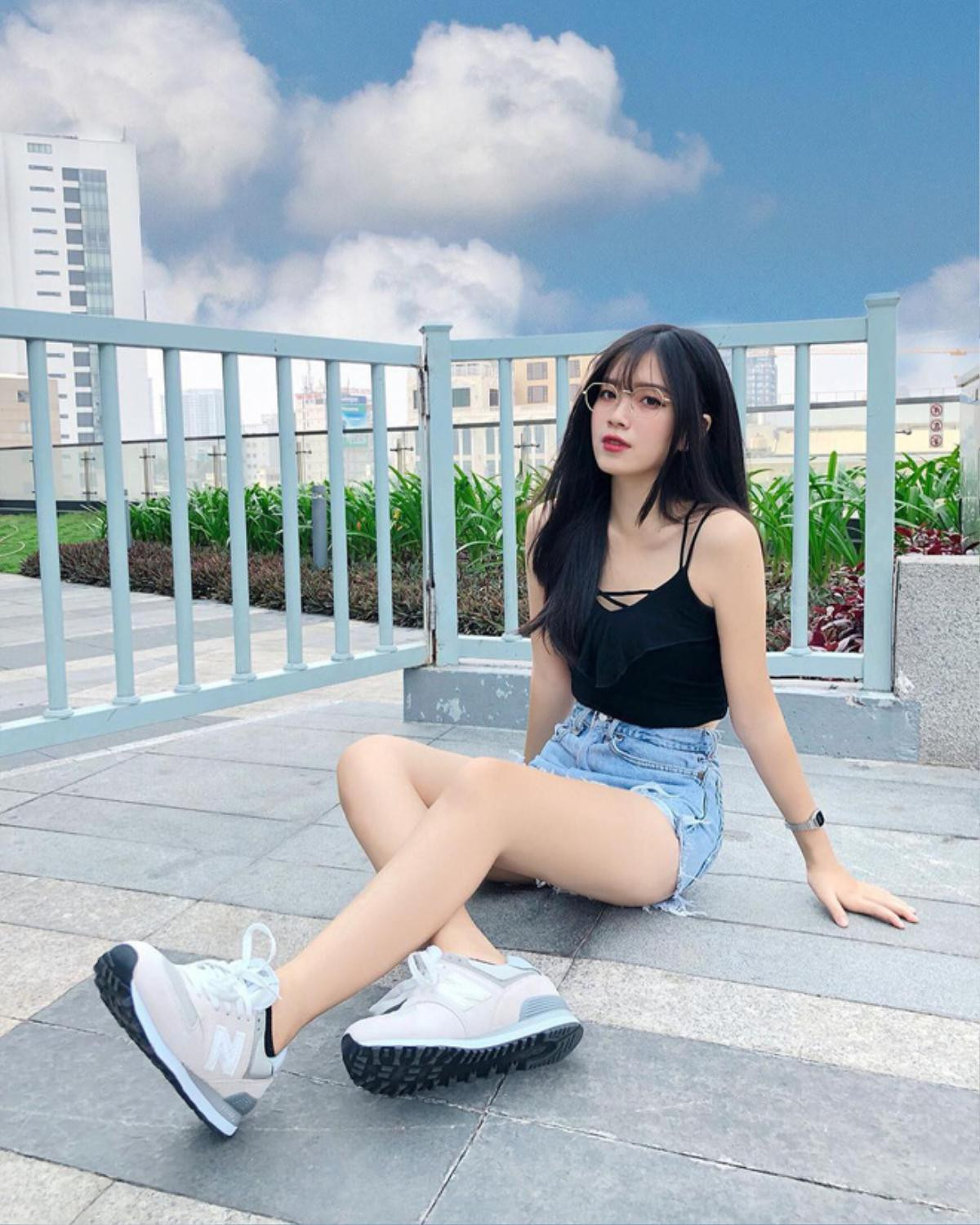 Hotgirl Việt xuất hiện trên báo nước ngoài năm 2019: Người được khen body 'cực phẩm', người thu nhập 'sương sương' 70 triệu đồng/tháng Ảnh 7