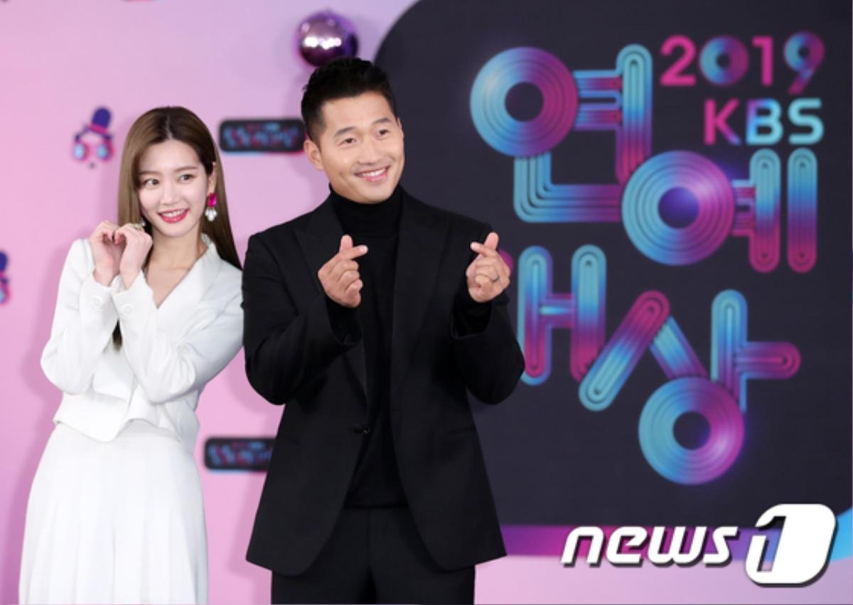 Hàng loạt sao đổ bộ thảm đỏ 'KBS Entertainment Awards 2019': Baekho (Nu'est), Jung Il Woo, Choi Bo Min cực điển trai Ảnh 60