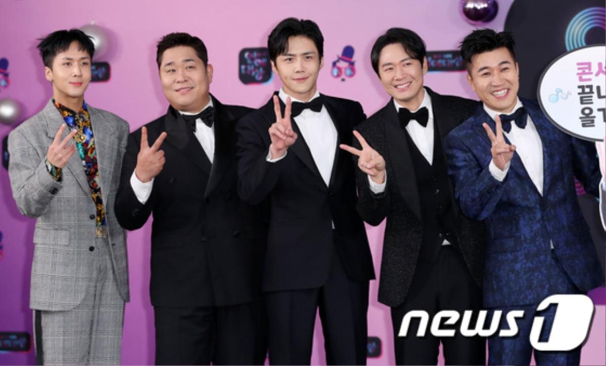 Hàng loạt sao đổ bộ thảm đỏ 'KBS Entertainment Awards 2019': Baekho (Nu'est), Jung Il Woo, Choi Bo Min cực điển trai Ảnh 2