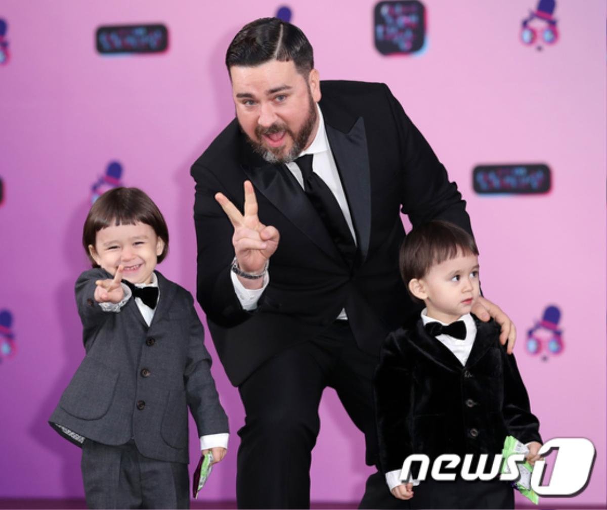 Hàng loạt sao đổ bộ thảm đỏ 'KBS Entertainment Awards 2019': Baekho (Nu'est), Jung Il Woo, Choi Bo Min cực điển trai Ảnh 46