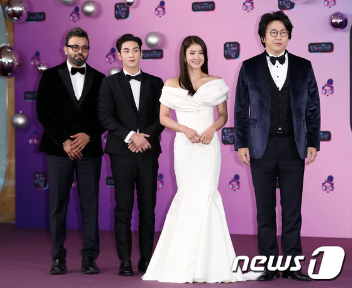 Hàng loạt sao đổ bộ thảm đỏ 'KBS Entertainment Awards 2019': Baekho (Nu'est), Jung Il Woo, Choi Bo Min cực điển trai Ảnh 14