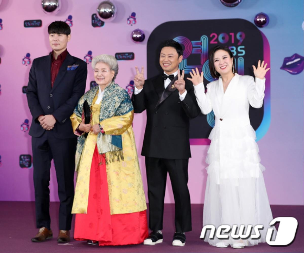 Hàng loạt sao đổ bộ thảm đỏ 'KBS Entertainment Awards 2019': Baekho (Nu'est), Jung Il Woo, Choi Bo Min cực điển trai Ảnh 58