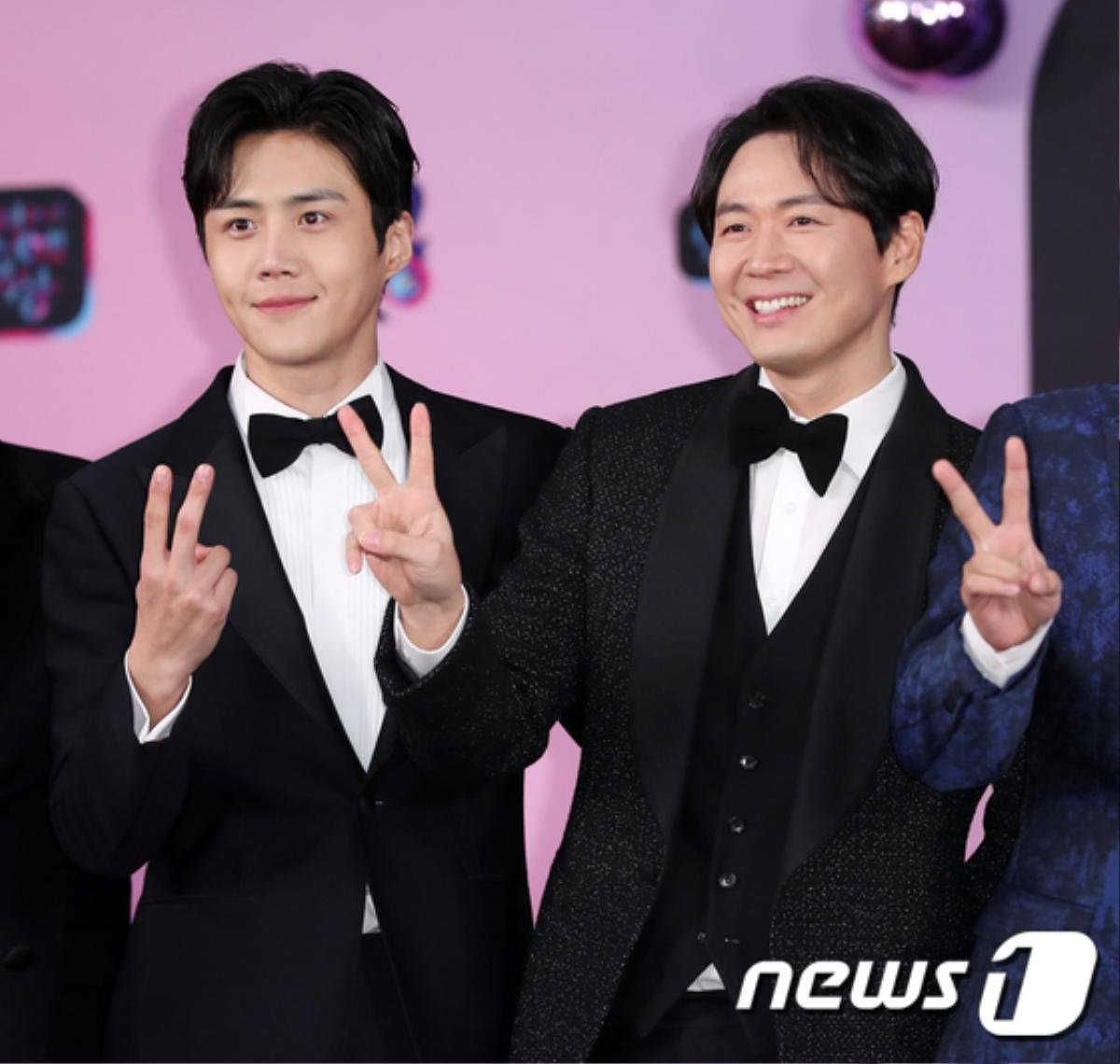 Hàng loạt sao đổ bộ thảm đỏ 'KBS Entertainment Awards 2019': Baekho (Nu'est), Jung Il Woo, Choi Bo Min cực điển trai Ảnh 10