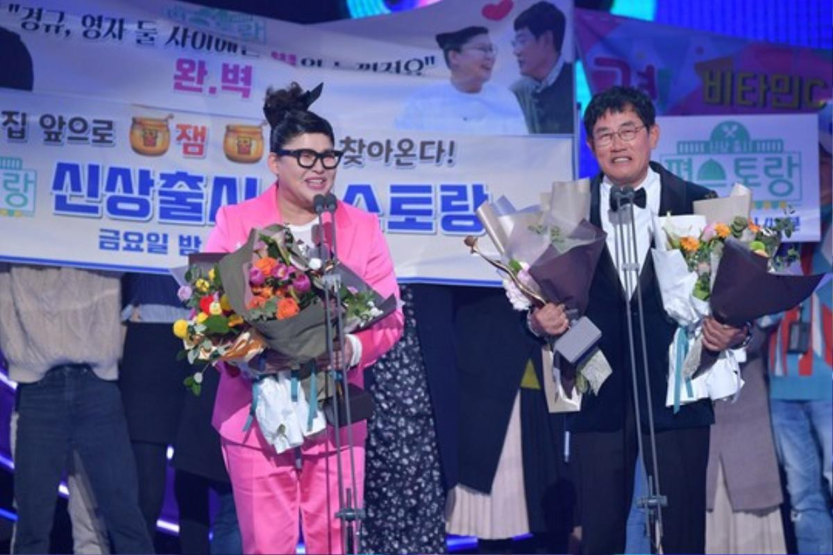 Kết quả 'KBS Entertainment Awards 2019': Các ông bố của 'Siêu nhân trở lại' nhận giải Daesang Ảnh 8