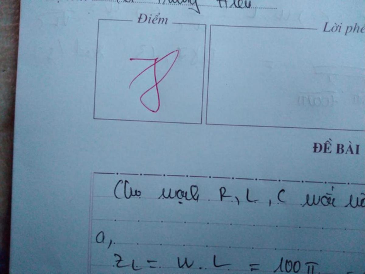 Cô học trò hoang mang khi nhận lại bài kiểm tra, chẳng biết cô giáo chấm 7 hay 8 điểm? Ảnh 1