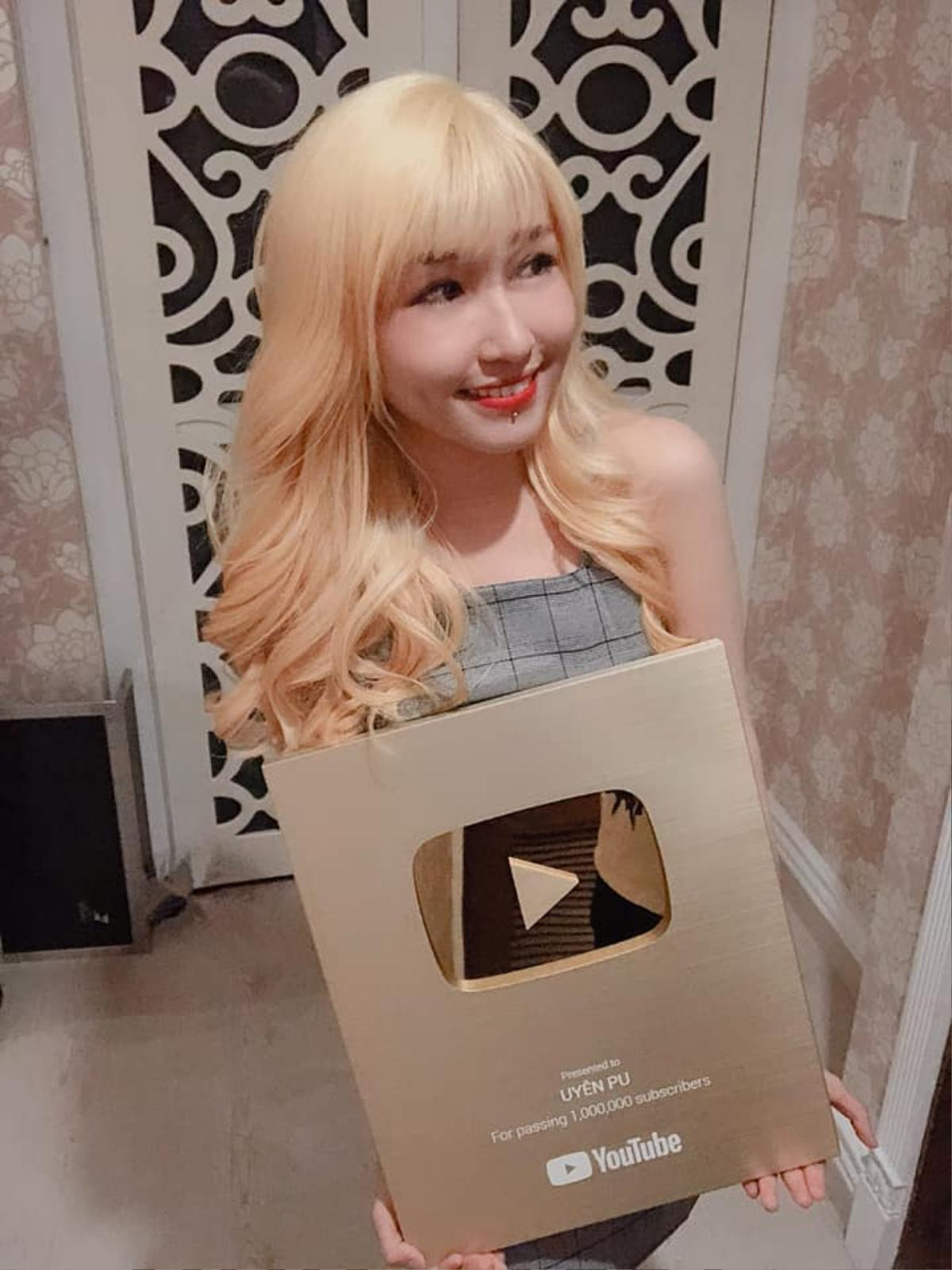 'So kè' khối tài sản khổng lồ của những streamer, hotgirl tuổi Tý: Người sở hữu loạt đồ hiệu đắt đỏ, người tậu 'xế hộp' tiền tỷ và căn hộ cao cấp ở tuổi 22 Ảnh 18