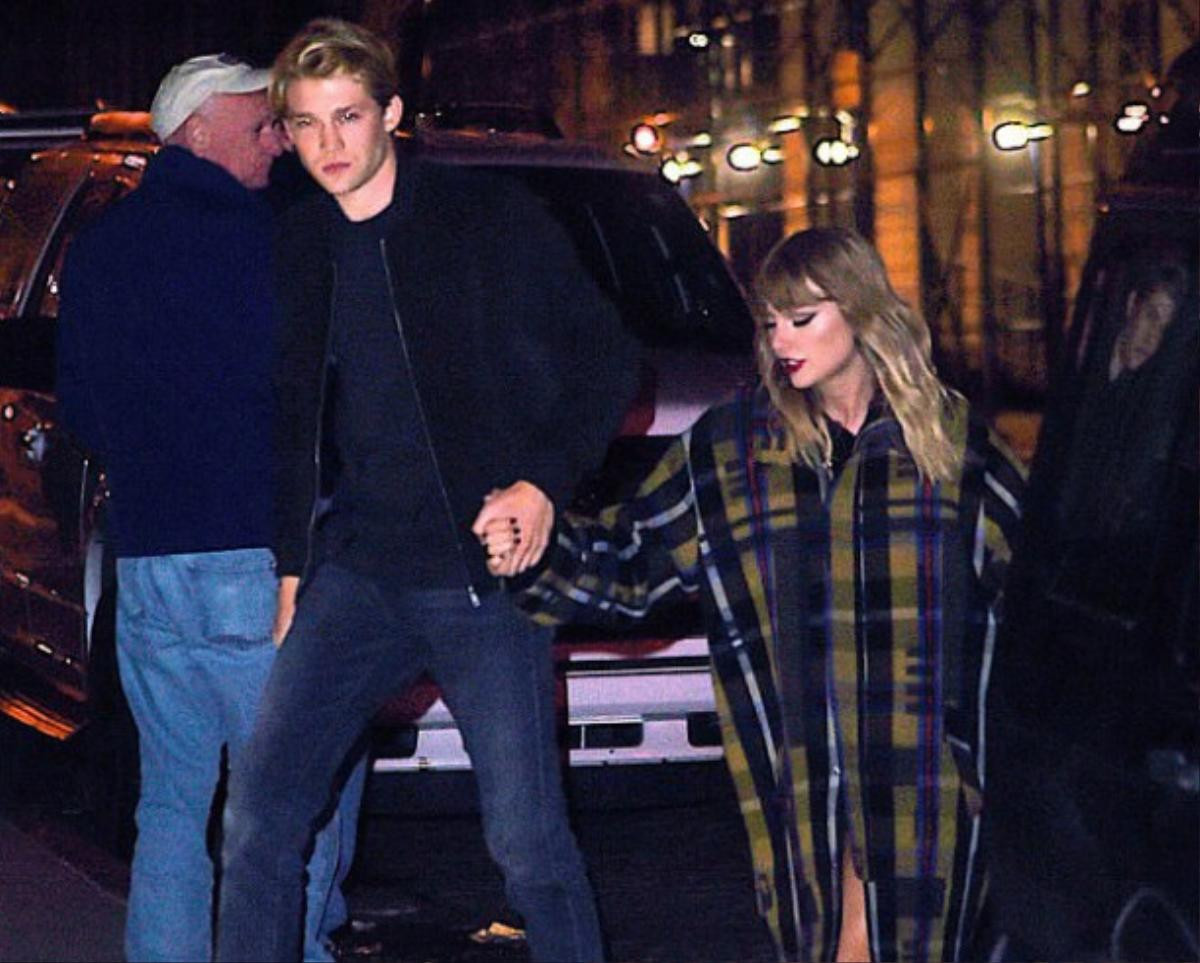 Tình cảm của Taylor Swift và Joe Alwyn tuy kín đáo nhưng đầy lãng mạn! Ảnh 4