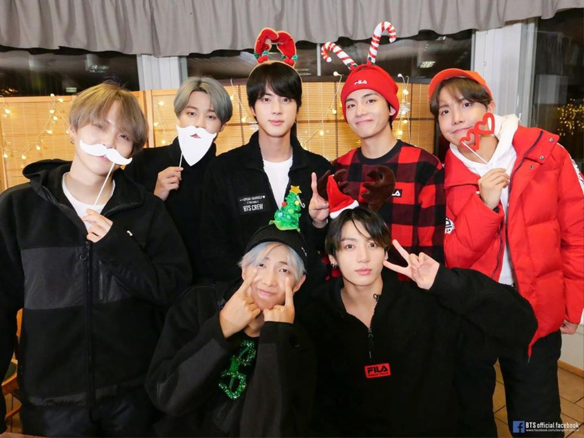 Bật mí sân khấu giáng sinh đặc biệt của BTS trước thềm Gayo Daejun: Jungkook hóa Santa Claus, V hát Jingle Bells Ảnh 2