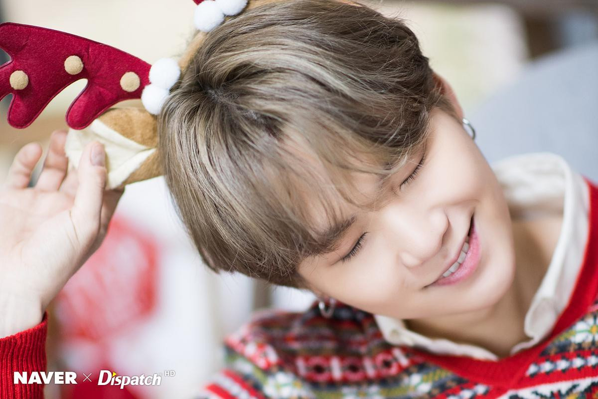 Dispatch tung bộ ảnh Giáng sinh 2019 đẹp nao lòng của BTS: 7 mẫu bạn trai lý tưởng mà fan mơ ước! Ảnh 23