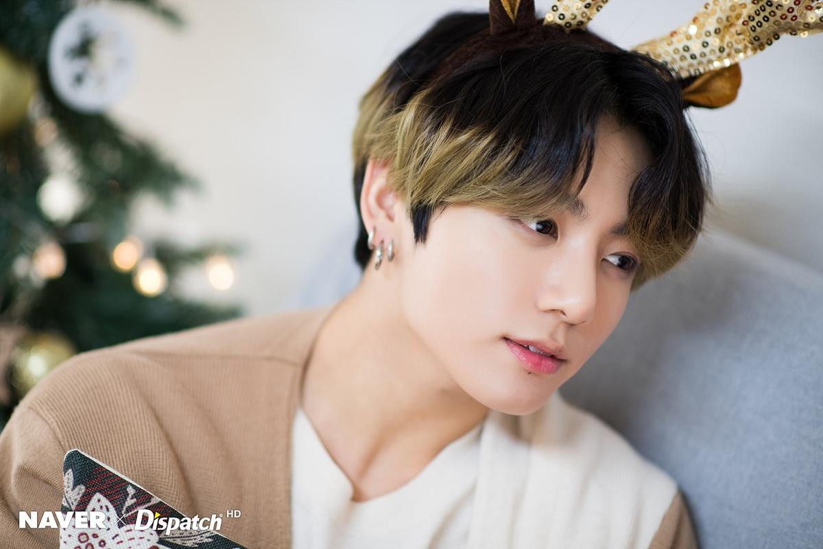 Dispatch tung bộ ảnh Giáng sinh 2019 đẹp nao lòng của BTS: 7 mẫu bạn trai lý tưởng mà fan mơ ước! Ảnh 28