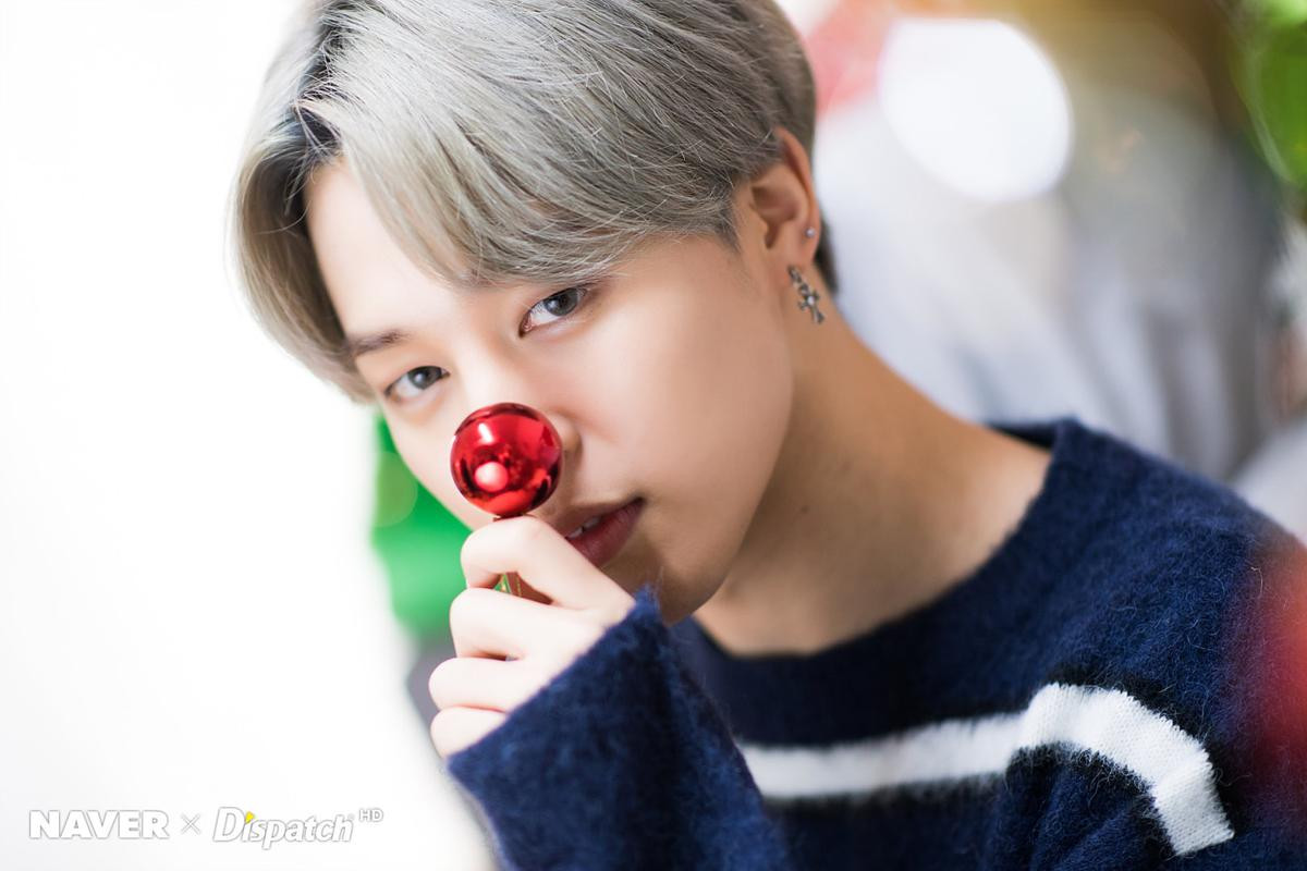 Dispatch tung bộ ảnh Giáng sinh 2019 đẹp nao lòng của BTS: 7 mẫu bạn trai lý tưởng mà fan mơ ước! Ảnh 26