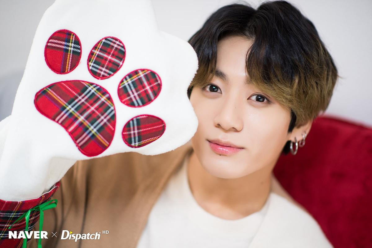 Dispatch tung bộ ảnh Giáng sinh 2019 đẹp nao lòng của BTS: 7 mẫu bạn trai lý tưởng mà fan mơ ước! Ảnh 31