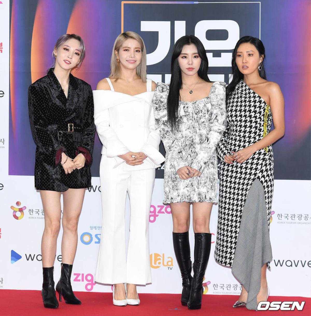 Thảm đỏ 'SBS Gayo Daejeon 2019': Thành viên Mamamoo té ngã, TWICE đọ sắc G-Friend, AOA và Itzy Ảnh 5