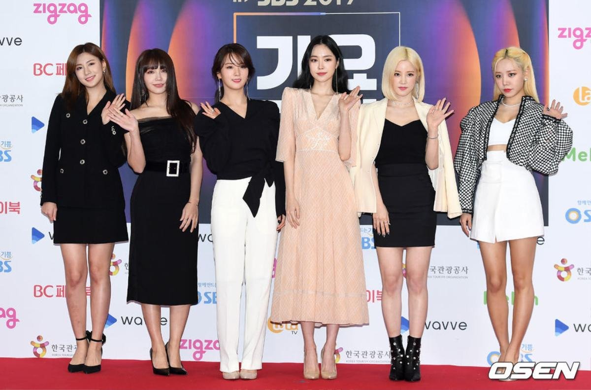 Thảm đỏ 'SBS Gayo Daejeon 2019': Thành viên Mamamoo té ngã, TWICE đọ sắc G-Friend, AOA và Itzy Ảnh 30