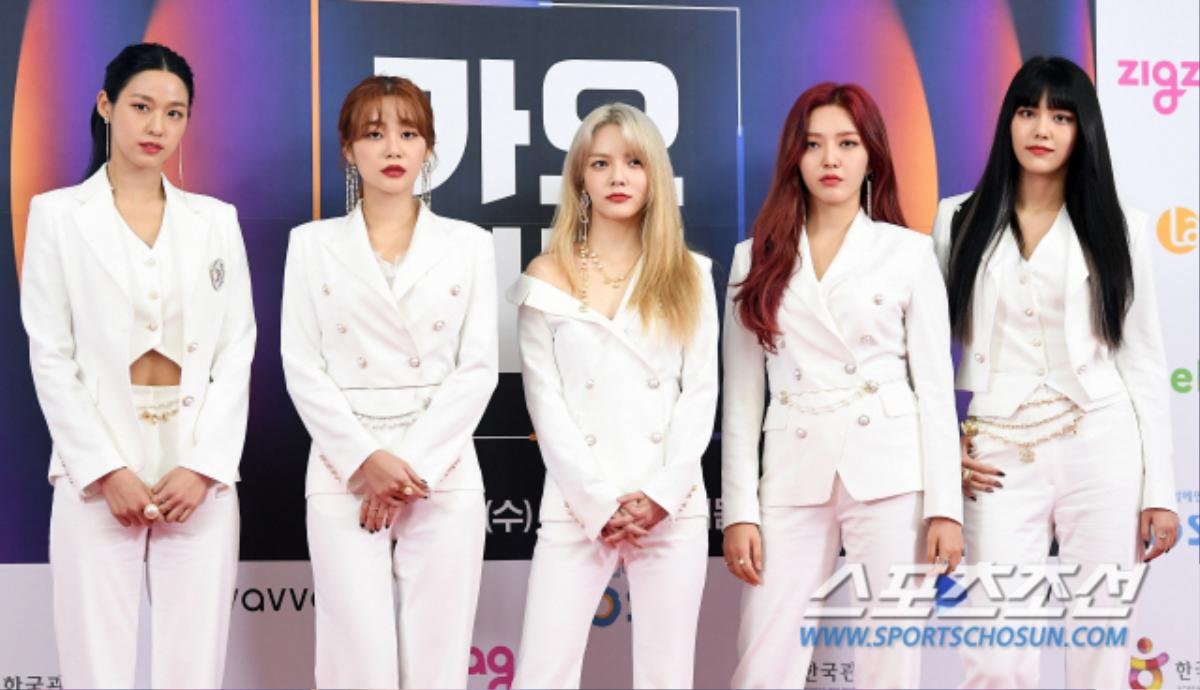 Thảm đỏ 'SBS Gayo Daejeon 2019': Thành viên Mamamoo té ngã, TWICE đọ sắc G-Friend, AOA và Itzy Ảnh 25