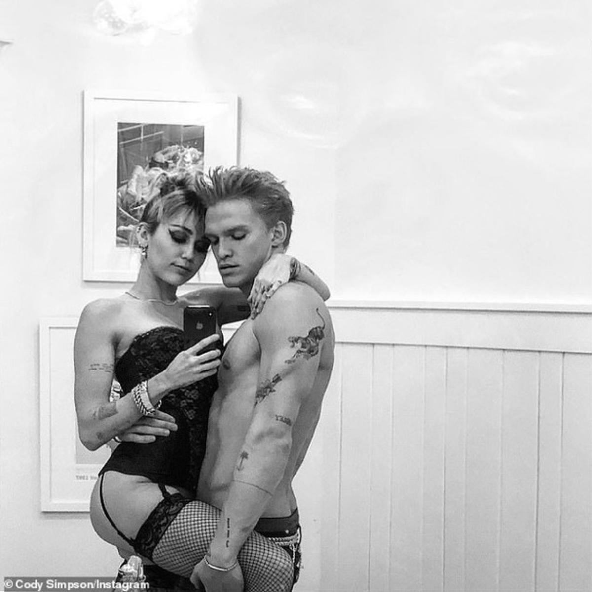 Miley Cyrus nói gì khi Cody Simpson đi cùng cô gái khác Ảnh 6