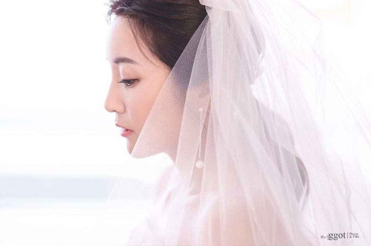 Ảnh cưới đẹp lung linh của Lee Wan và Kim Bo Mi: Đợi Bi Rain - Kim Tae Hee xuất hiện tại đám cưới! Ảnh 9