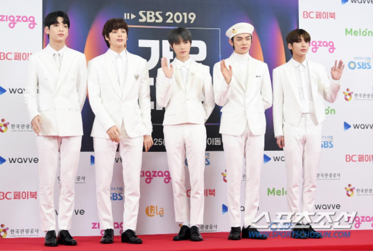 Thảm đỏ 'SBS Gayo Daejeon 2019': Choáng với dàn visual của BTS, SEVENTEEN, GOT7, NU'EST và ASTRO Ảnh 18