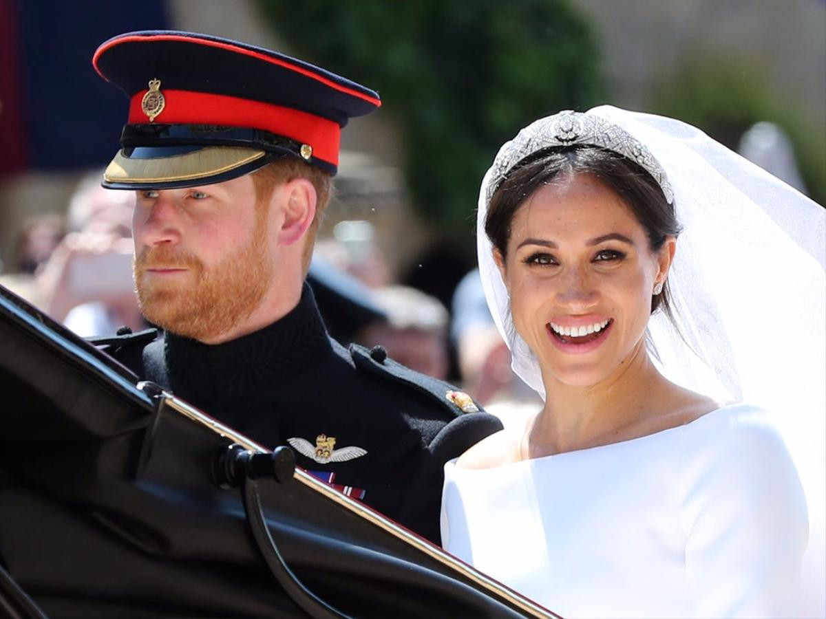 Tại sao Meghan Markle không được đeo vương miện như chị dâu Kate và nữ hoàng Elizabeth? Ảnh 6