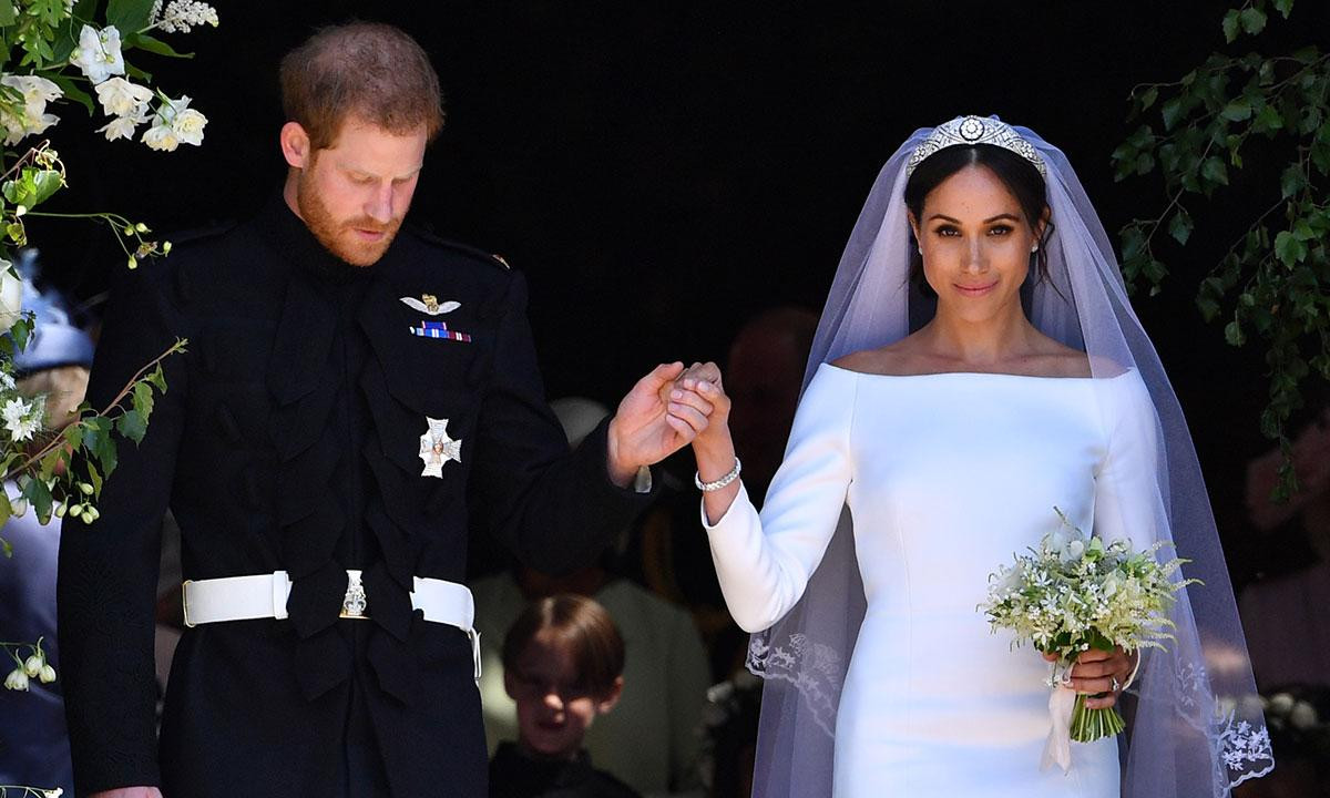 Tại sao Meghan Markle không được đeo vương miện như chị dâu Kate và nữ hoàng Elizabeth? Ảnh 4