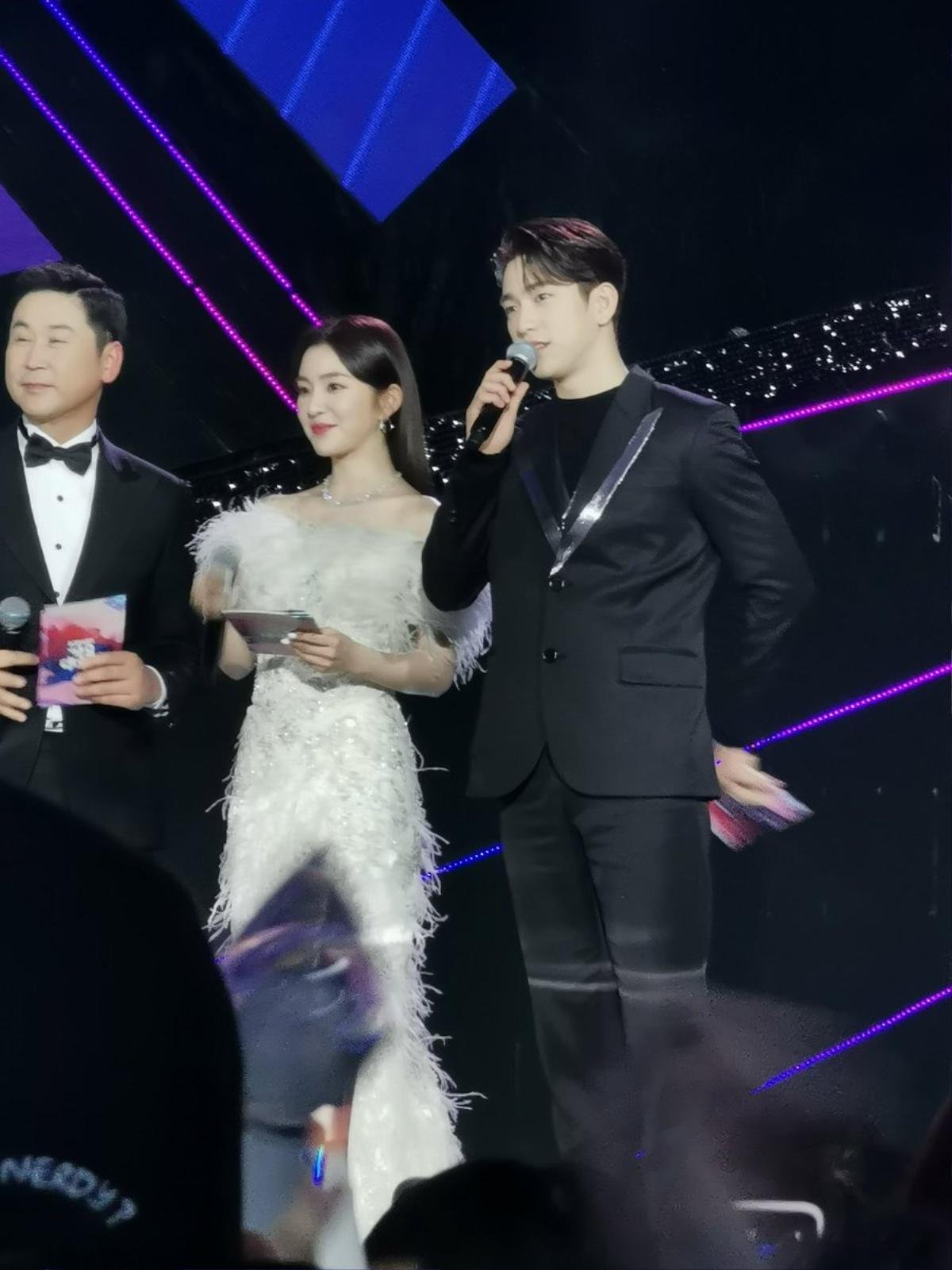 101 khoảnh khắc đáng yêu của V - Suga, Jin - Jungkook, Irene - Jinyoung trên sân khấu 'KBS Gayo Daechukjae 2019' Ảnh 2