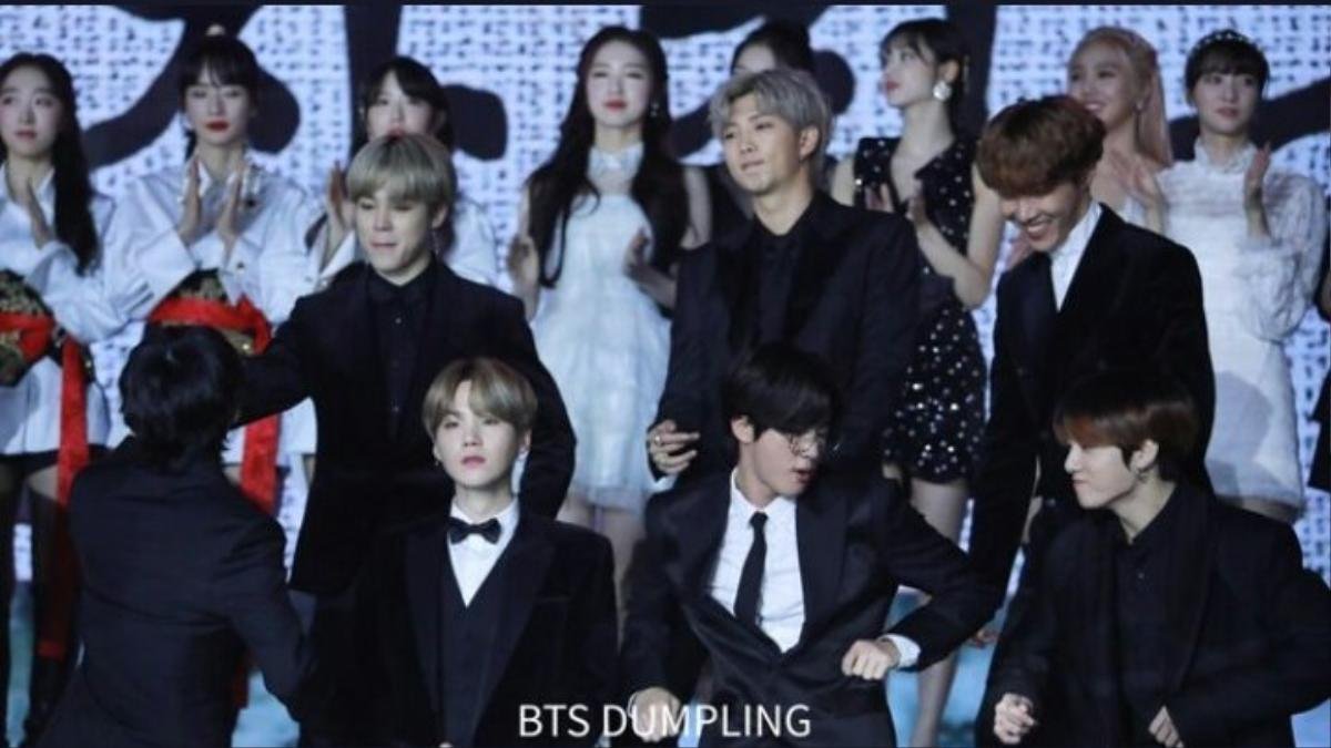 101 khoảnh khắc đáng yêu của V - Suga, Jin - Jungkook, Irene - Jinyoung trên sân khấu 'KBS Gayo Daechukjae 2019' Ảnh 82