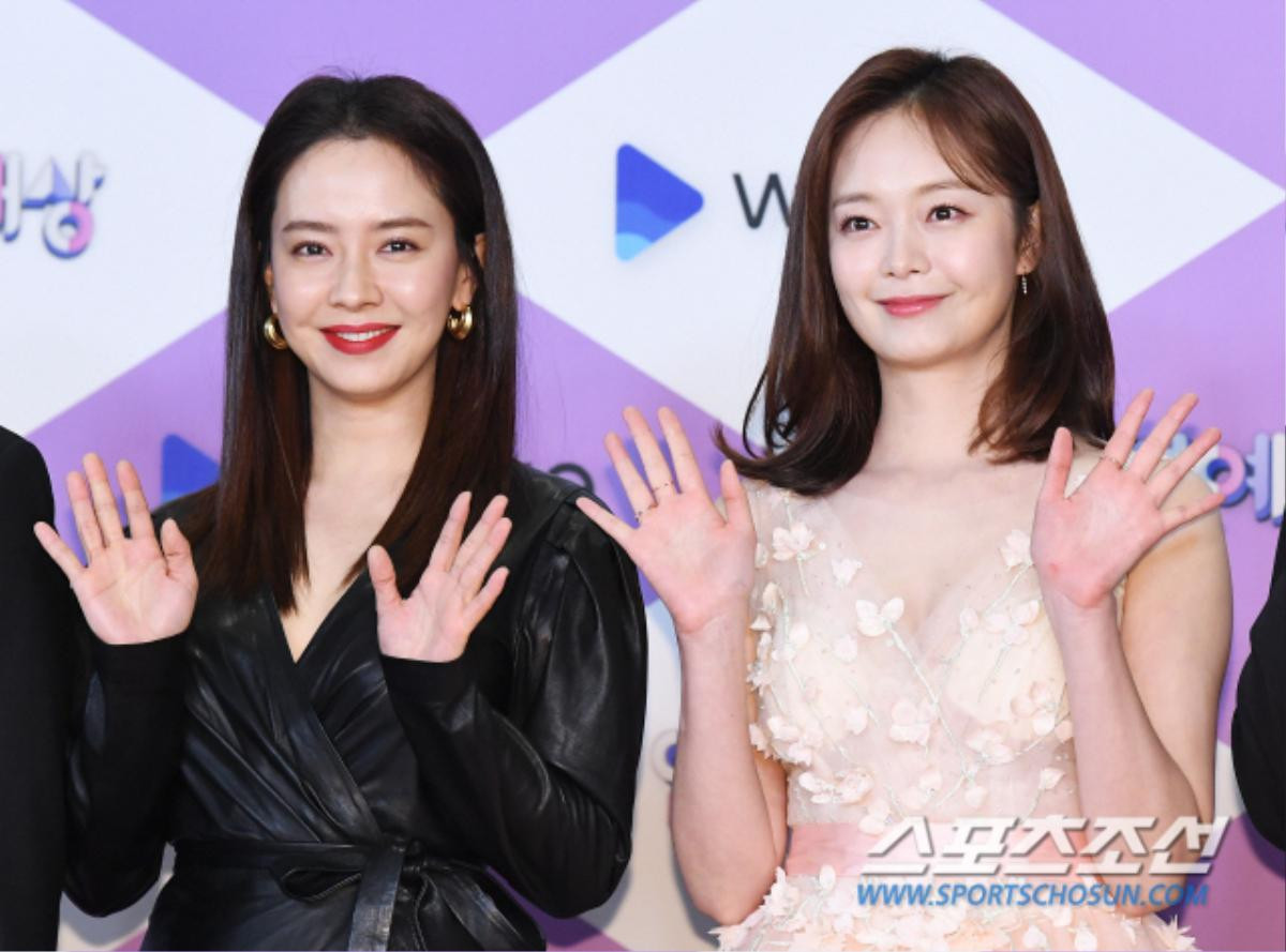 Thảm đỏ 'SBS Entertainment Awards 2019': Song Ji Hyo đẹp áp đảo Jeon So Min, Lee Seung Gi - Sungjae (BTOB) đáng yêu Ảnh 15