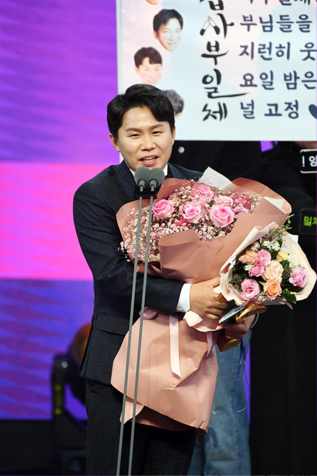 'SBS Entertainment Awards 2019': Yoo Jae Suk thắng Daesang, nghẹn ngào nói về Goo Hara và Sulli trong bài phát biểu Ảnh 25