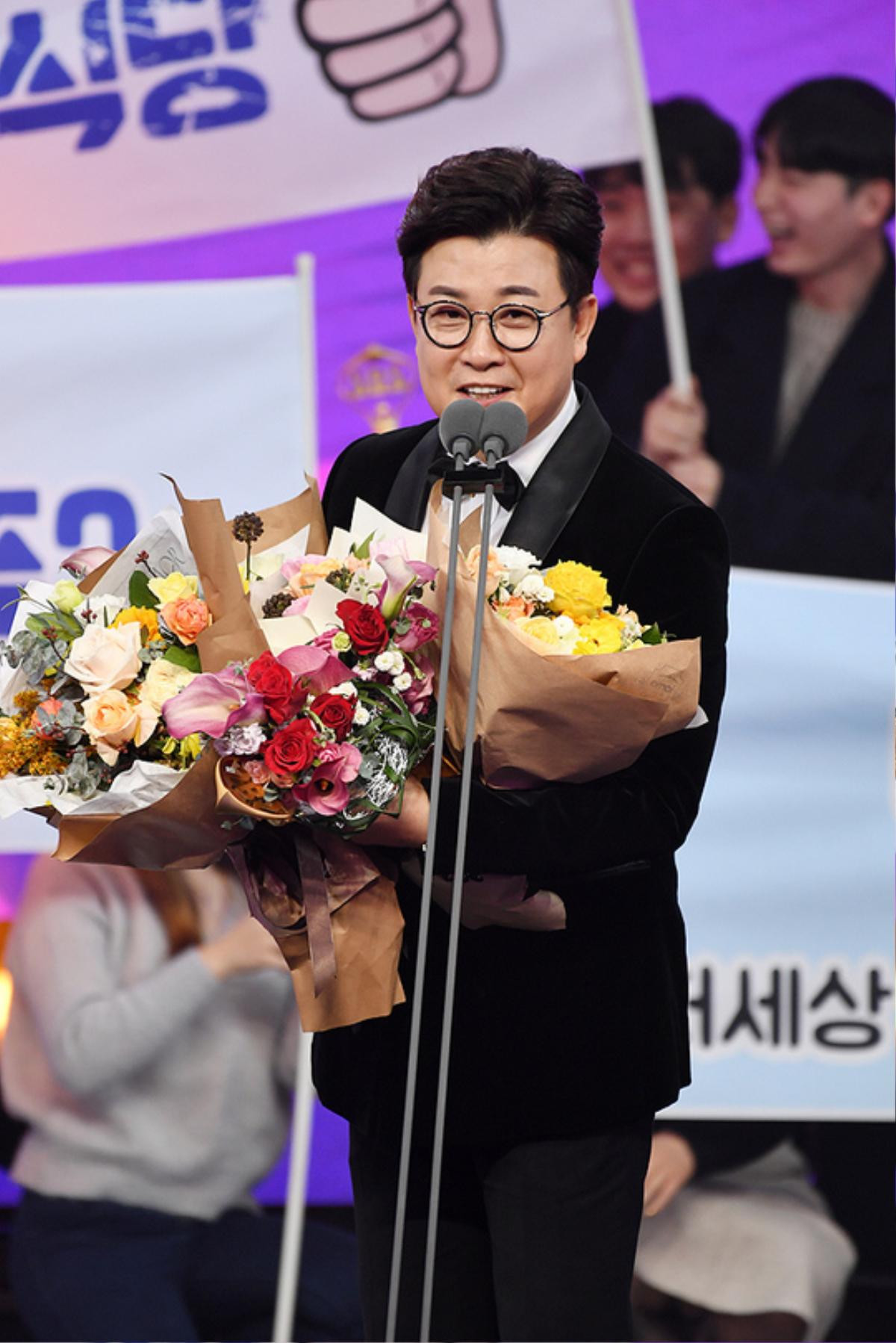 'SBS Entertainment Awards 2019': Yoo Jae Suk thắng Daesang, nghẹn ngào nói về Goo Hara và Sulli trong bài phát biểu Ảnh 9